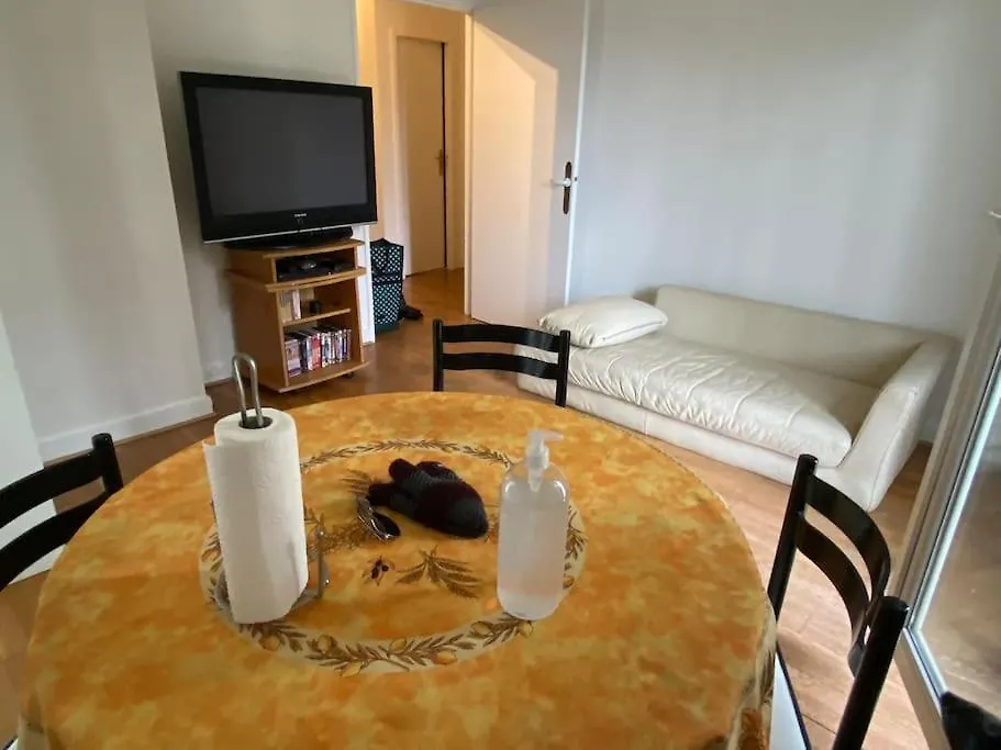 Proche Du Canal Saint Martin Appartement Parijs